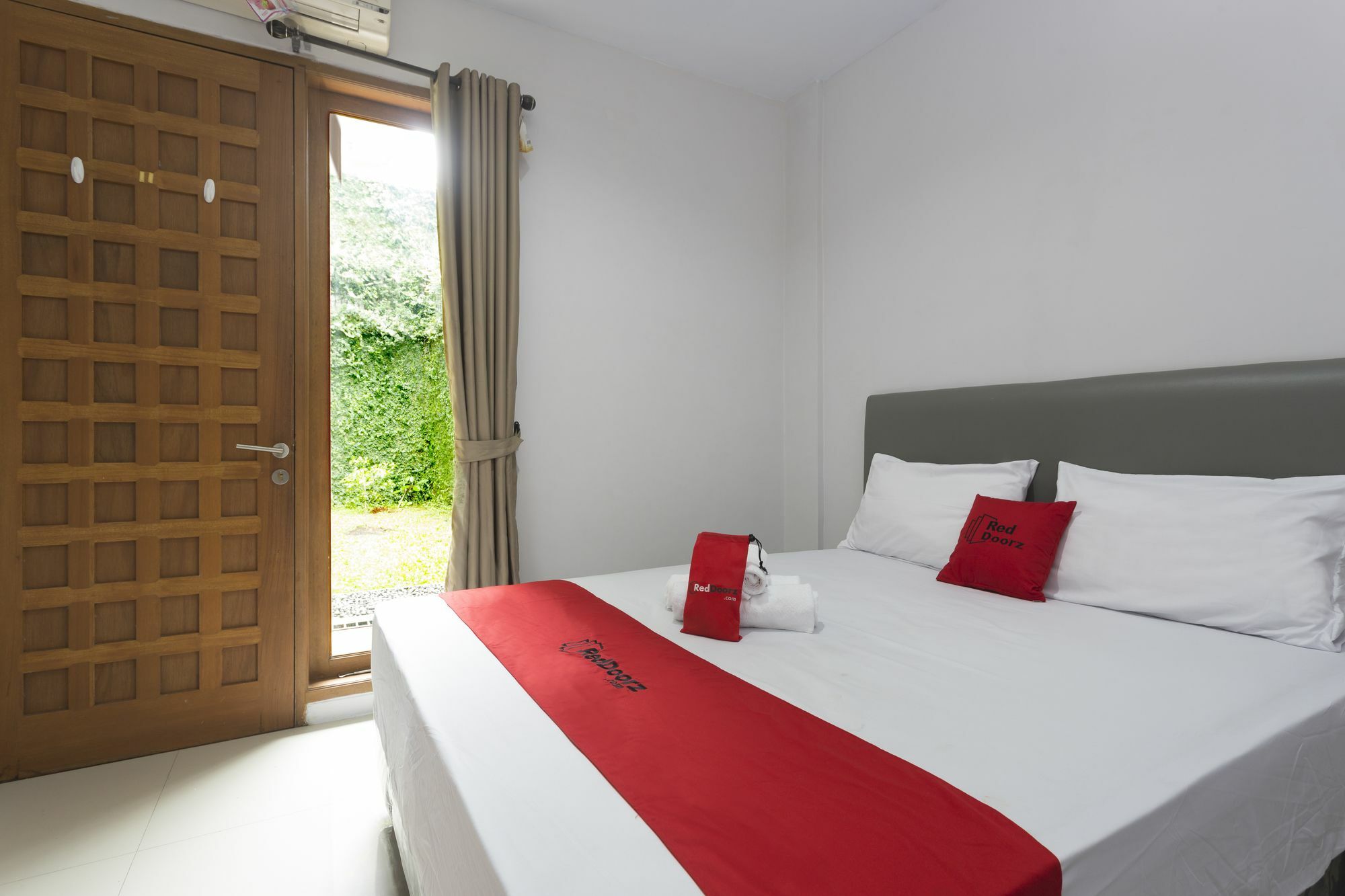 Reddoorz Plus Near Cilandak Town Square 2 Jacarta Exterior foto